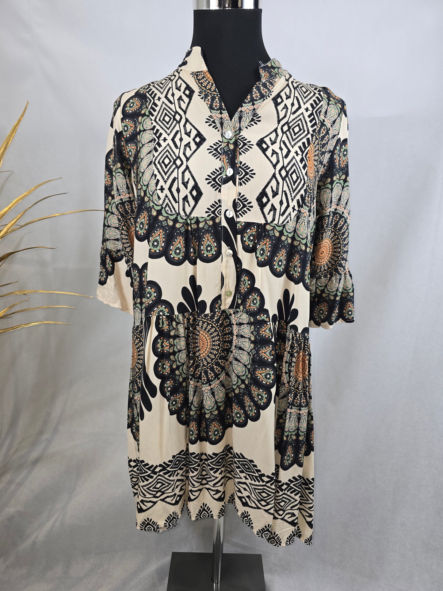 Robe VERA noire et verte avec motif