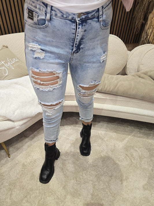 Jeans bleu ciel à trou