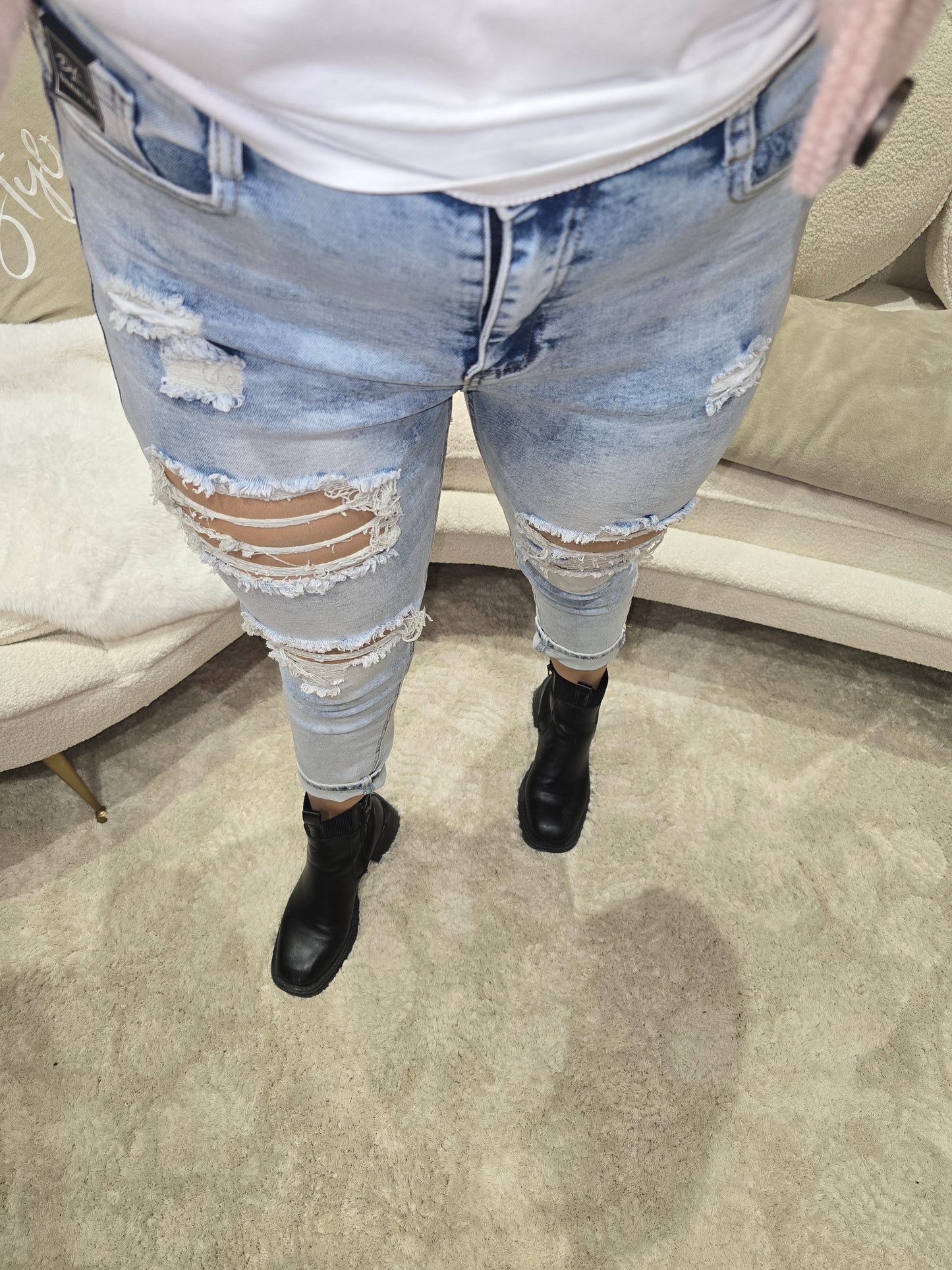 Jeans bleu ciel à trou