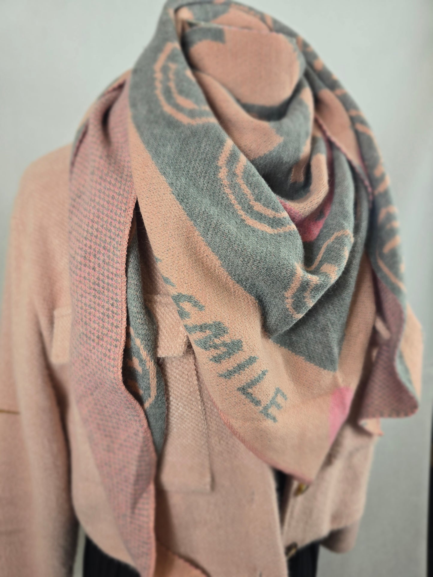 Écharpe rose douce et élégante
