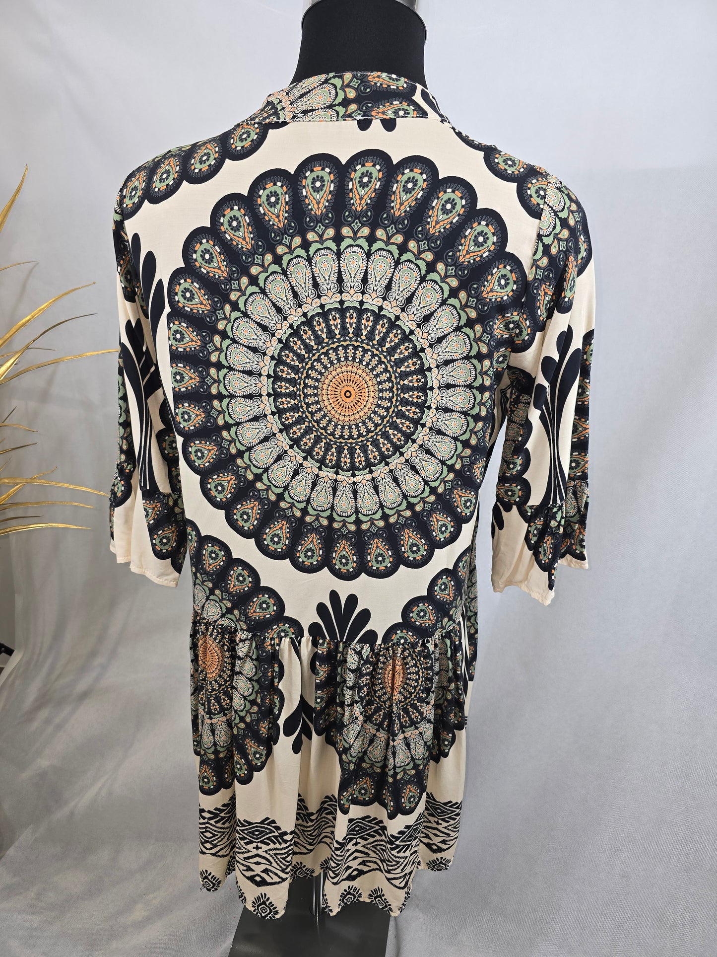 Robe VERA noire et verte avec motif