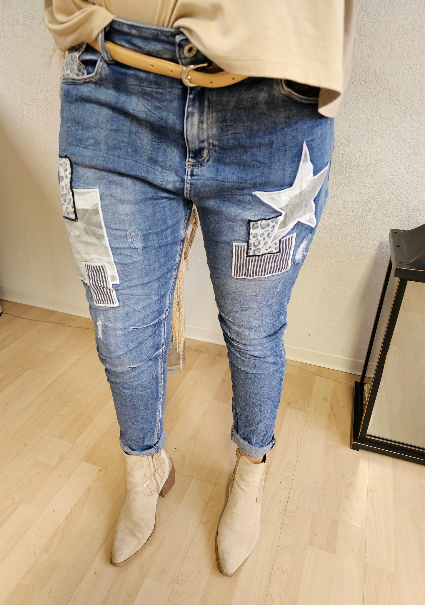 Jeans bleu très stretch avec motifs