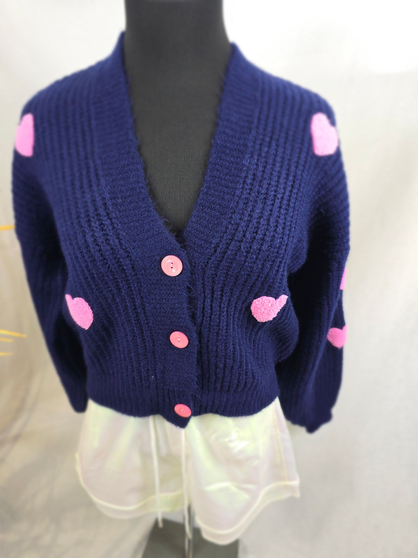 Jaquette-Pull à cœur beige-rose ou marine-rose avec boutons