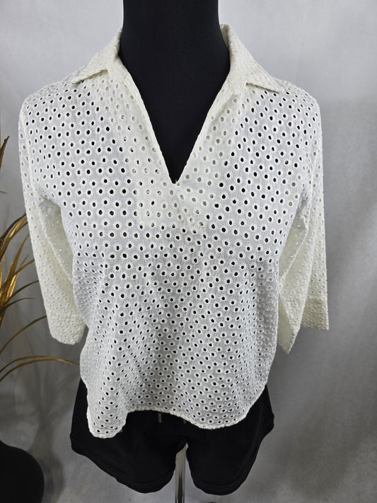 Blouse avec col et détails à trous