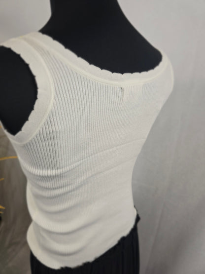 Top blanc avec cœurs