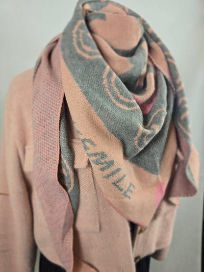 Écharpe rose douce et élégante