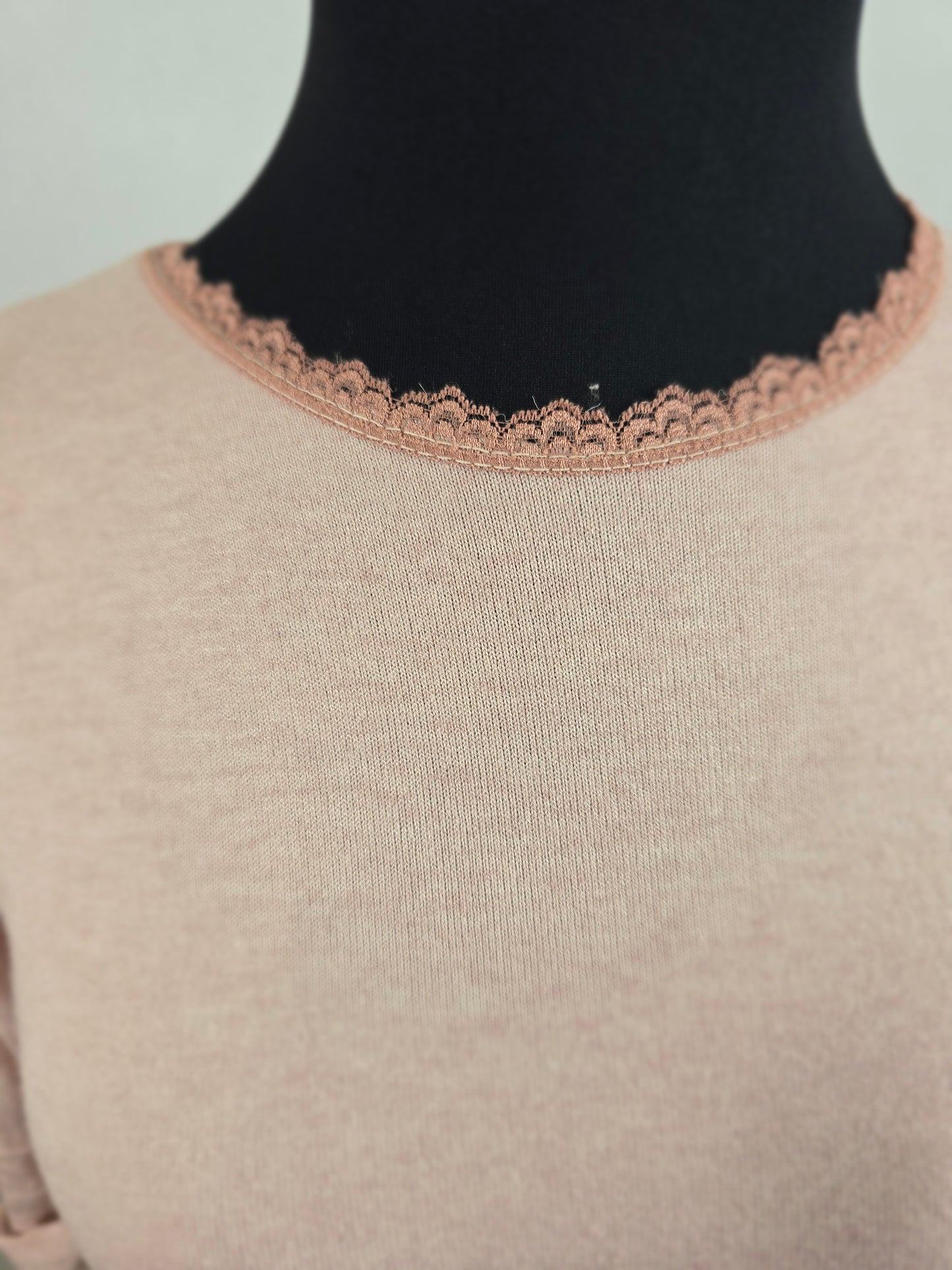 Pull en dentelle, doux et élégant