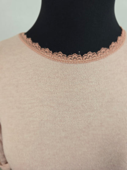 Pull en dentelle, doux et élégant