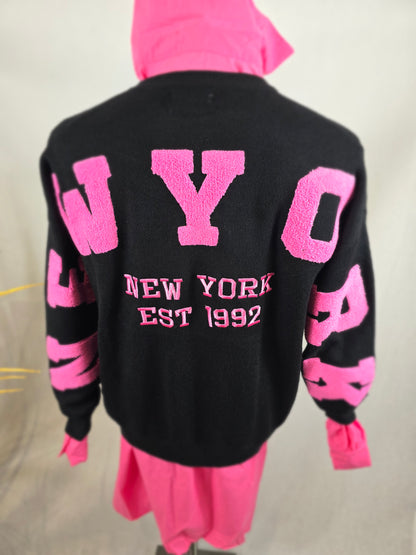 Pull "NEW YORK" noir avec écriture rose