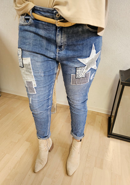 Jeans bleu très stretch avec motifs