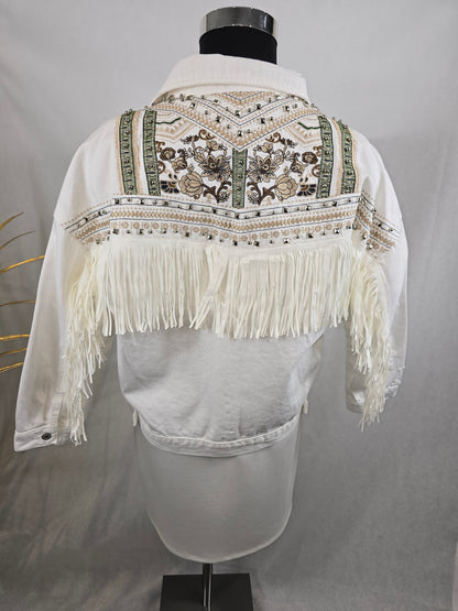 Veste en jeans unique avec motifs spéciaux, froufrous et broderie