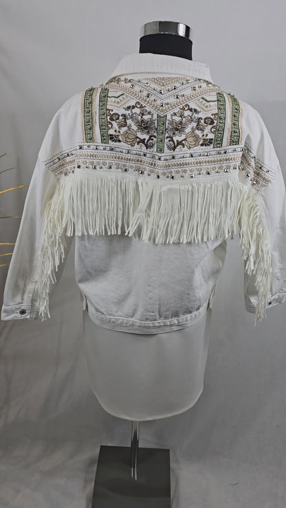 Veste en jeans unique avec motifs spéciaux, froufrous et broderie