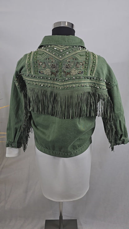 Veste en jeans unique avec motifs spéciaux, froufrous et broderie