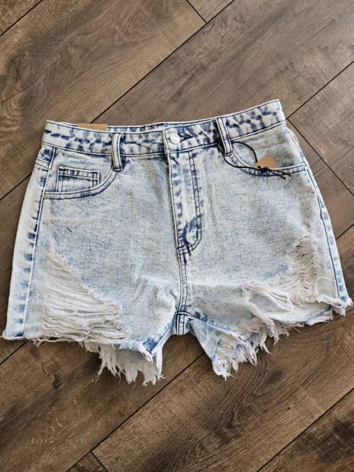 SHORT EN JEANS DÉCHIRÉ